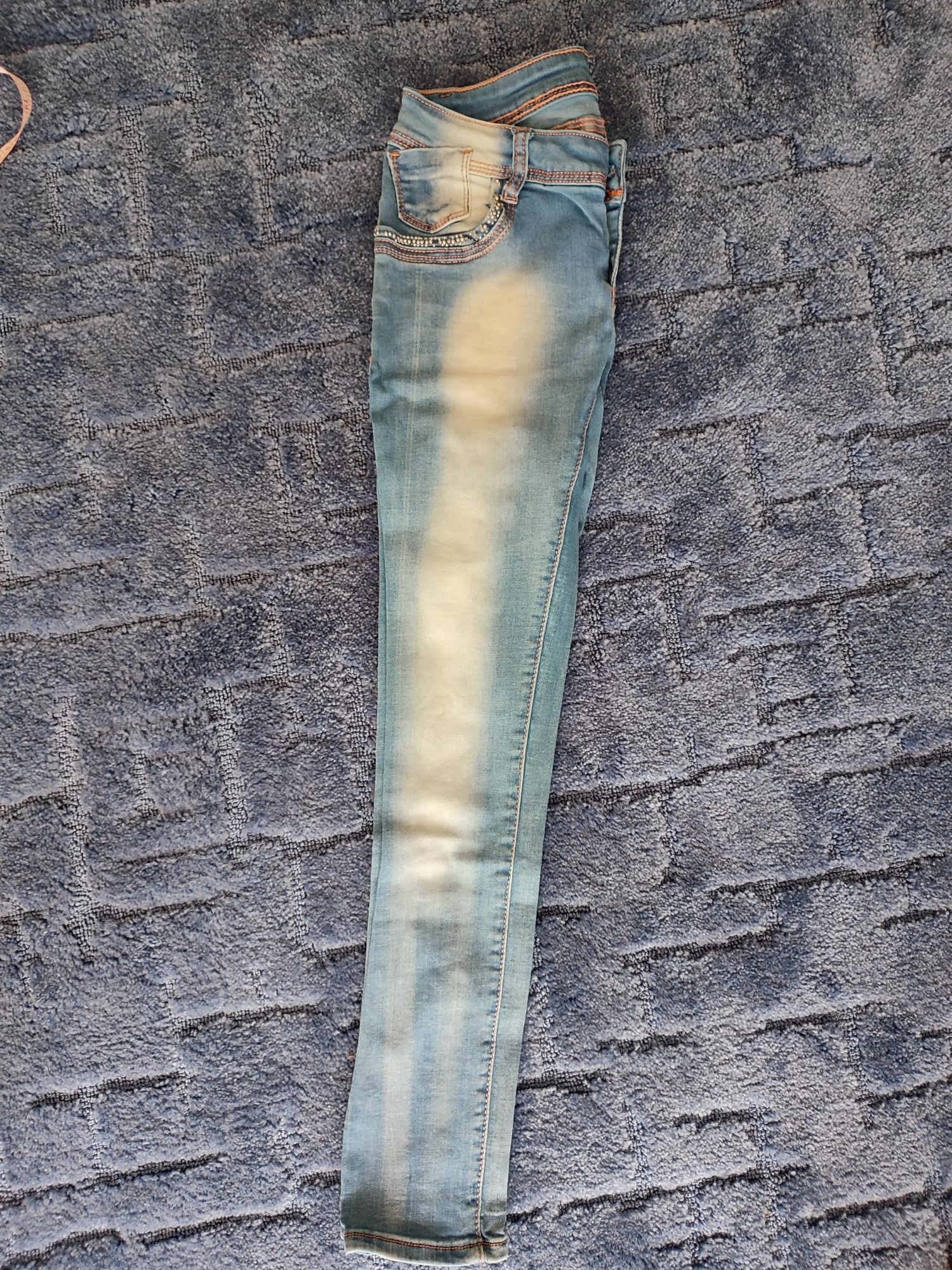 Все джинсы по 100 грн, теплые 150 грн. размер 27-28