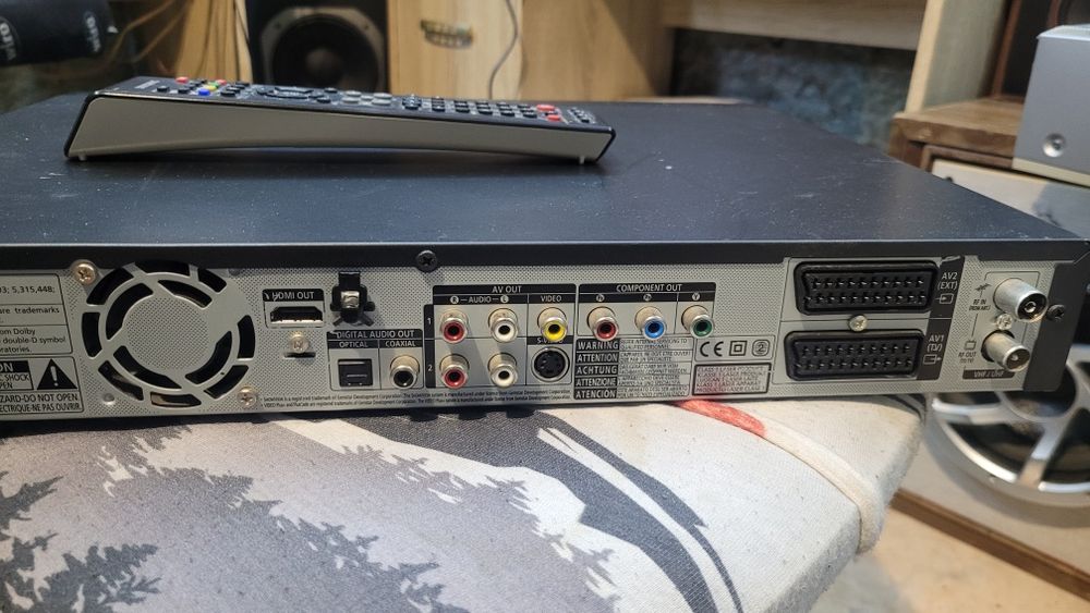 Samsung DVD-HR757 Nagrywarka DVD z dyskiem twardym 320GB
Na sprzedaż n