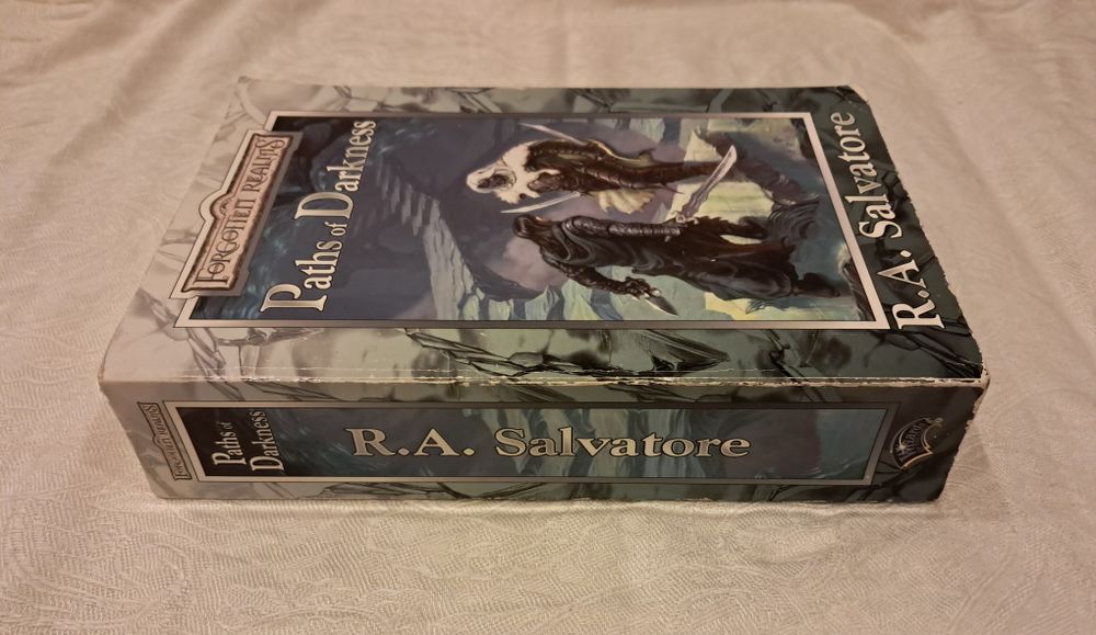 Роберт Сальваторе. Paths of Darkness.