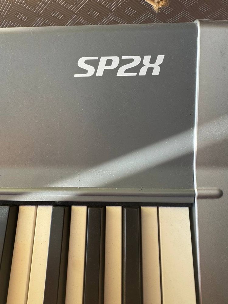 Електронне піаніно (синтизатор) KURZWEIL SP2X