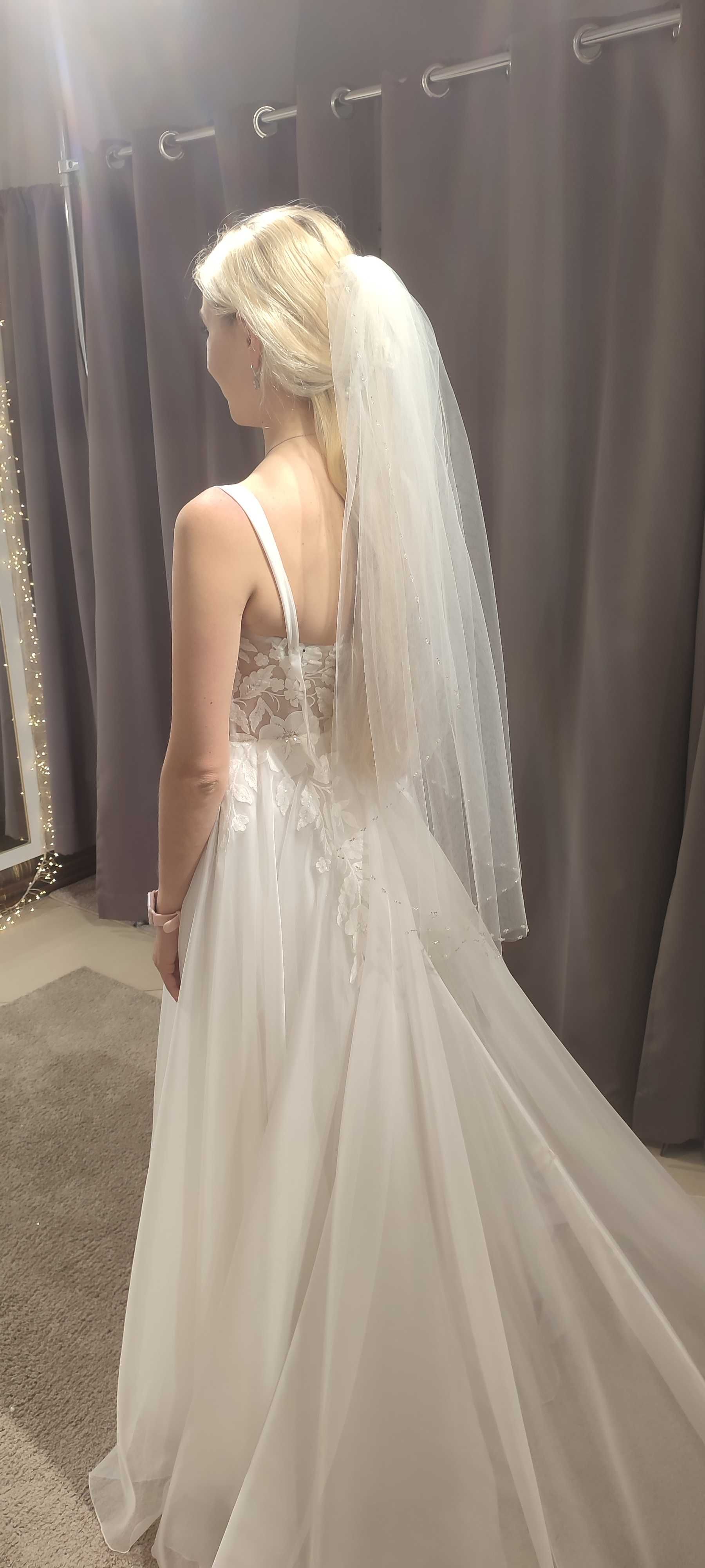 Suknia ślubna Libelle bogato zdobiona kwiaty 3D biała Afrodyta Bride