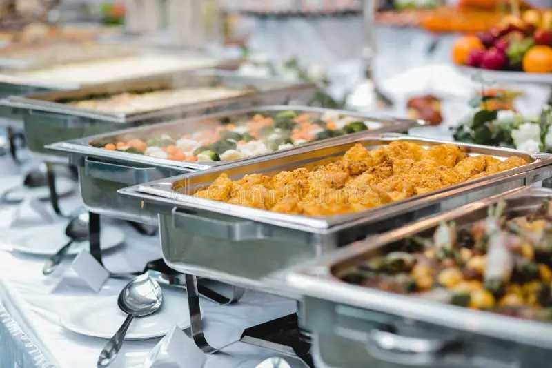 Catering: dietetyczny, okolicznościowy, bufety, usługi gastronomiczne.