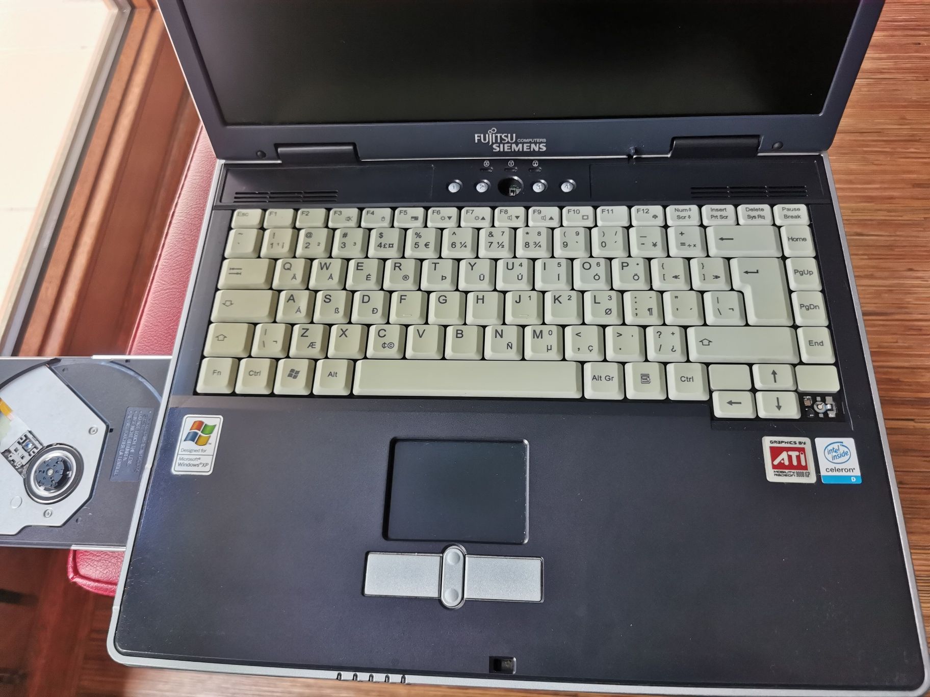 Laptop Fujitsu Siemens Amilo Pro v7010-uszkodzony