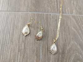 Conjunto colar com brincos dourado com pedra quartzo rosa