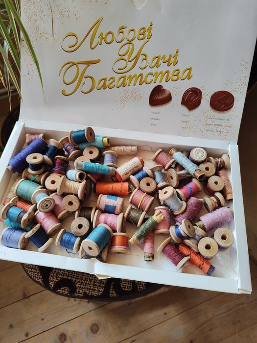 Нитки для вишивання та шиття