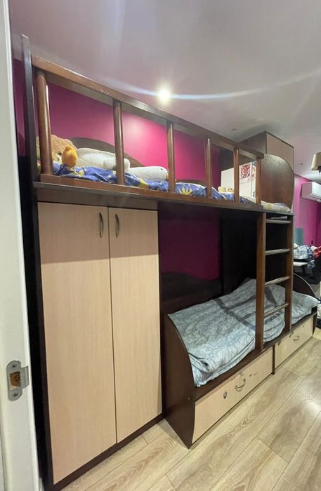 Двоярусне ліжко.  Двохповергове ліжко.  Дитяче ліжко