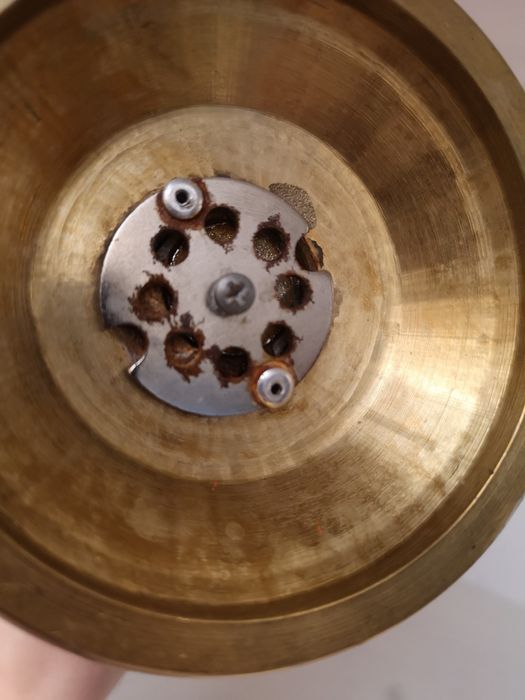 Stary mosiężny młynek do pieprzu