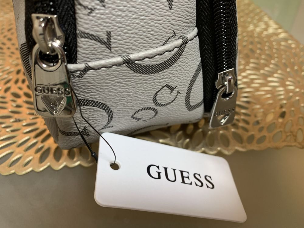 Косметичка GUESS