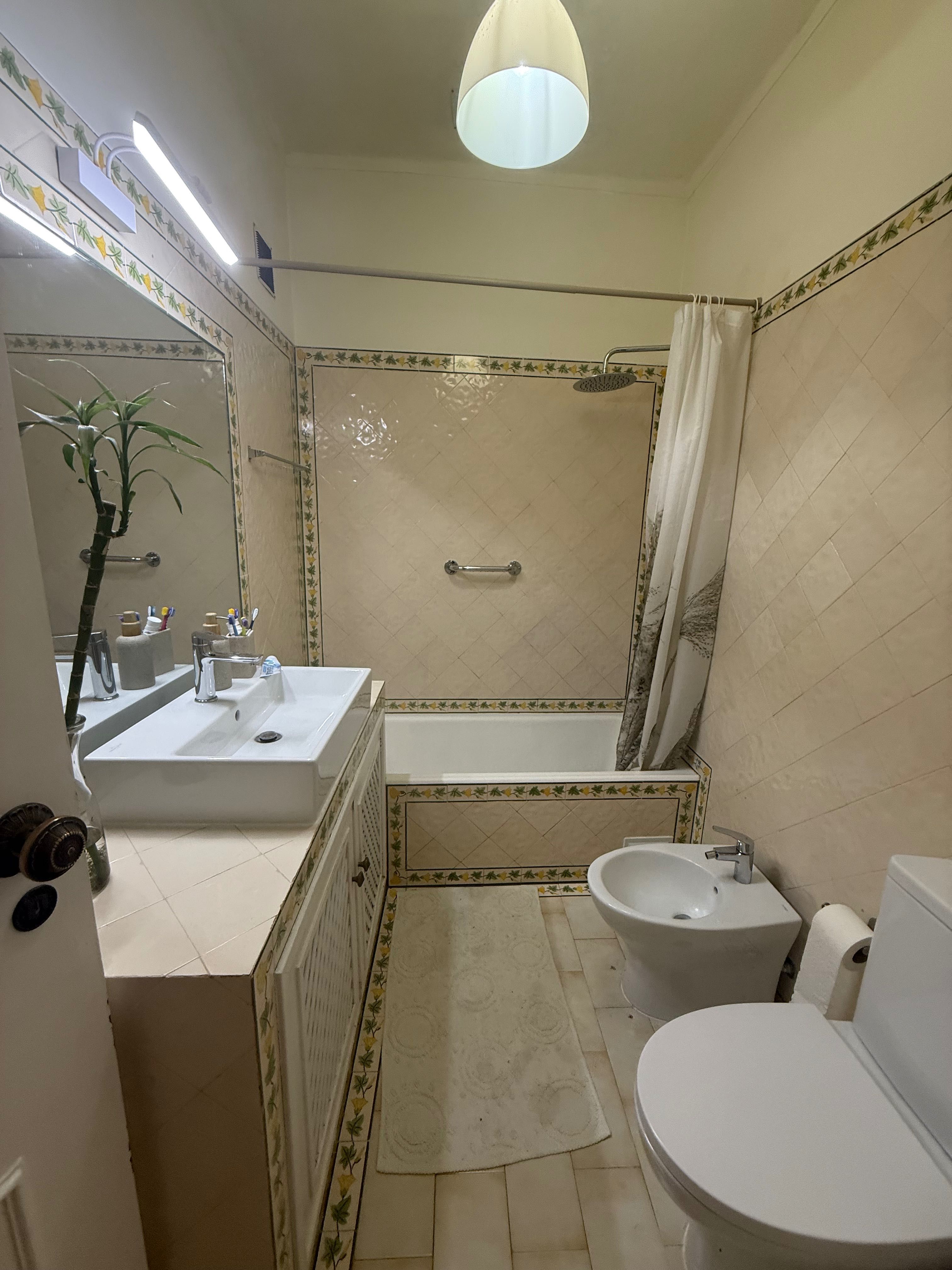 Quarto para casal amplo e espaçoso