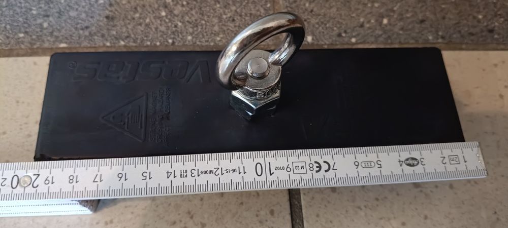 Magnes mega mocny vestas neodymowy z uchwytem na b.duży 20x5,5x3.8cm