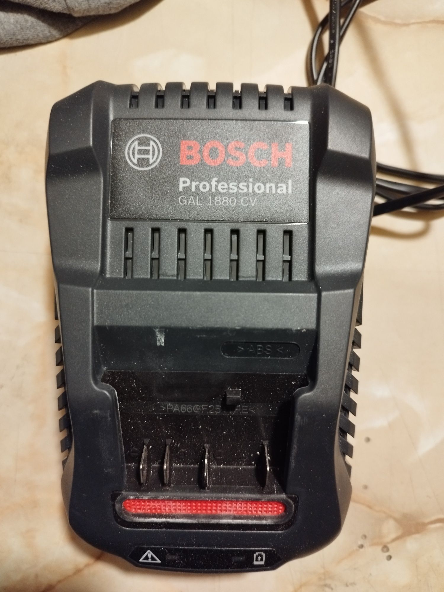 Ładowarka bosch 18v