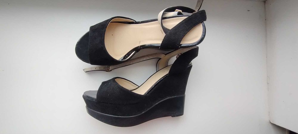 Замшеві чорні туфлі 38 розміру