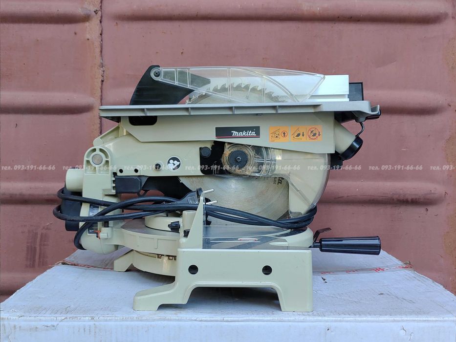 Торцовка торцовочная пила столом Makita LH1040