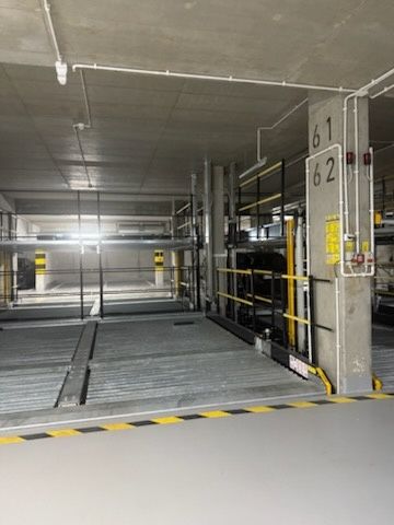 Miejsce postojowe, platforma w garażu podziemnym,