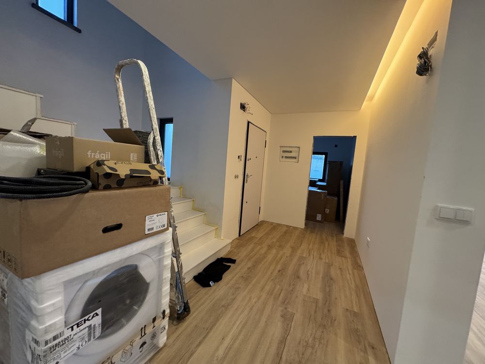 Moradia T4 nova com Jacuzzi, jardim privado e acabamentos de luxo