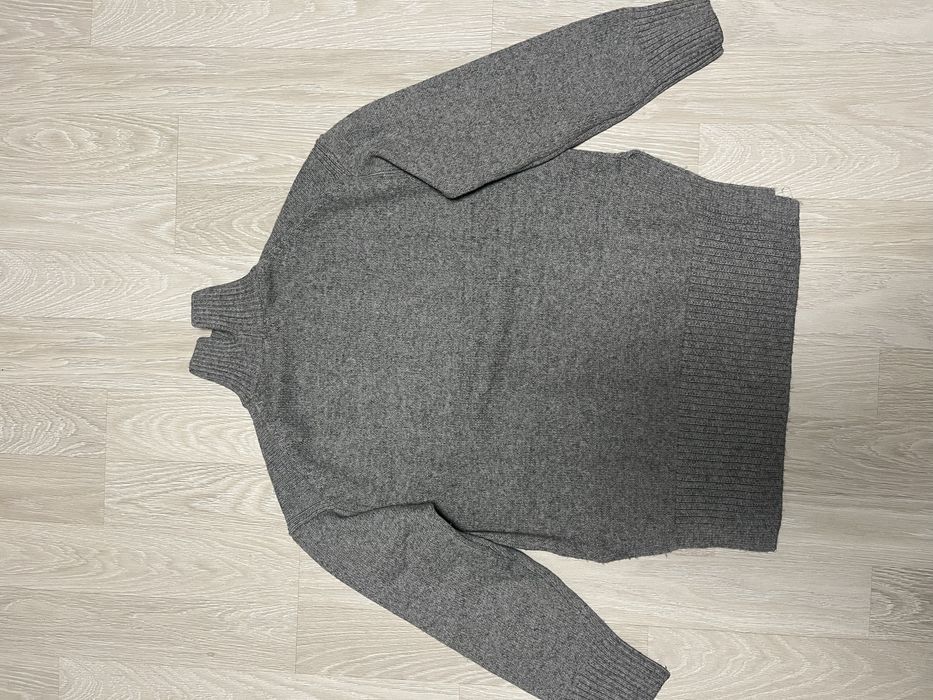 Светр з розрізами H&M, розмір S-М