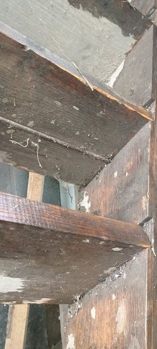 Сходи на горище дерев*яні драбина