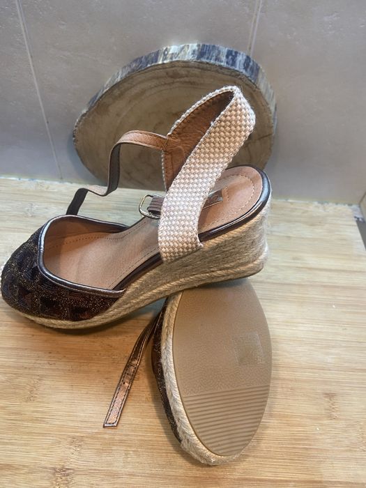 Sandalias compensadas 40 -novas