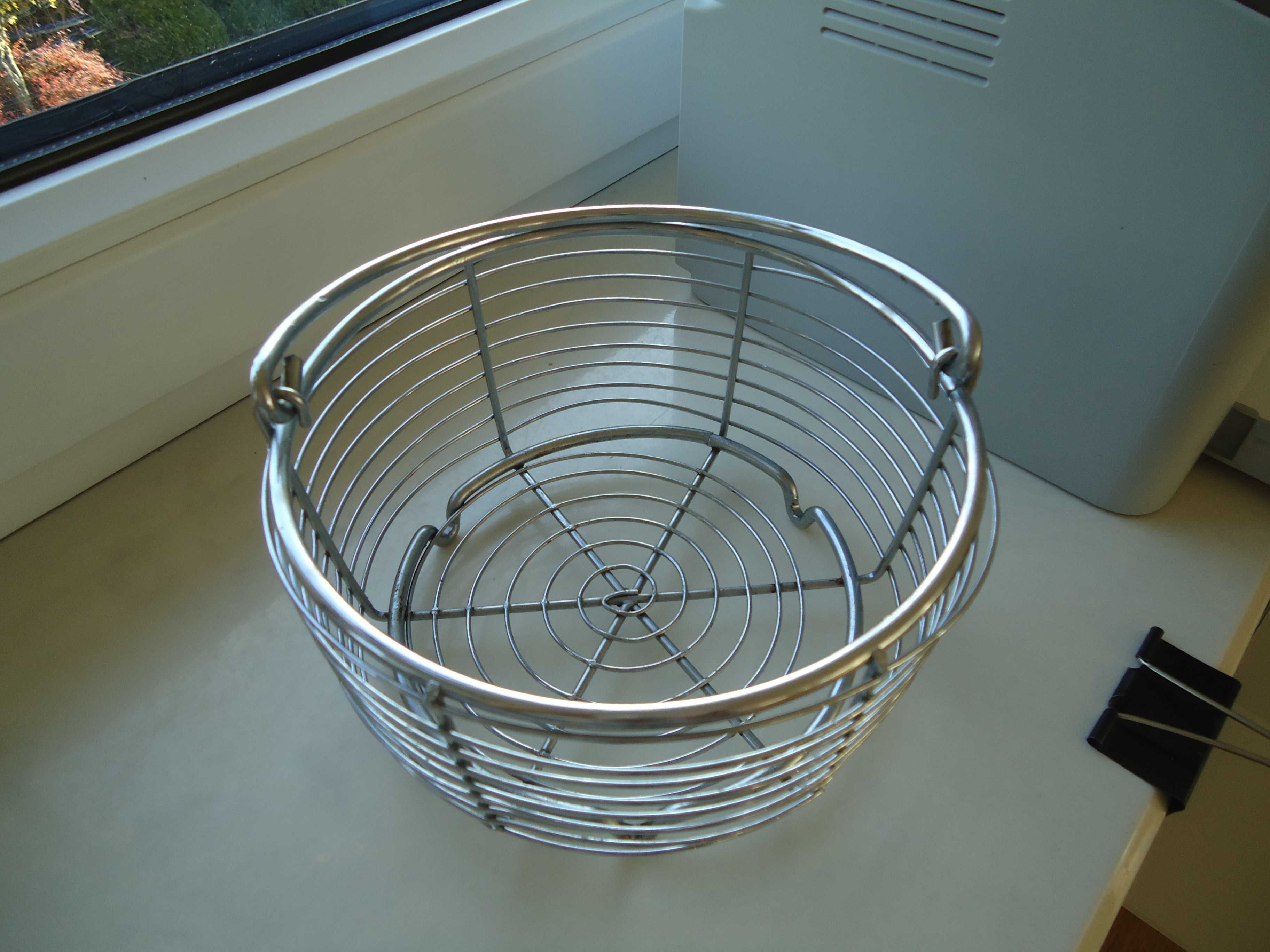 Metalowy kosz koszyk na sztućce talerze do kuchni uniwersalny z rączką