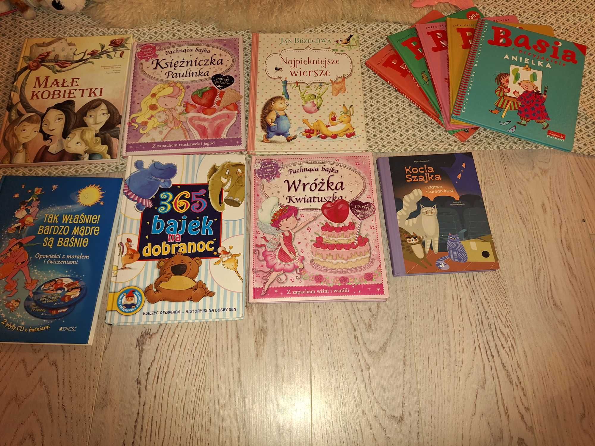 Domek dla lalek Einhorn, Myszki Minnie, zestaw książek ,,Basia" i inne