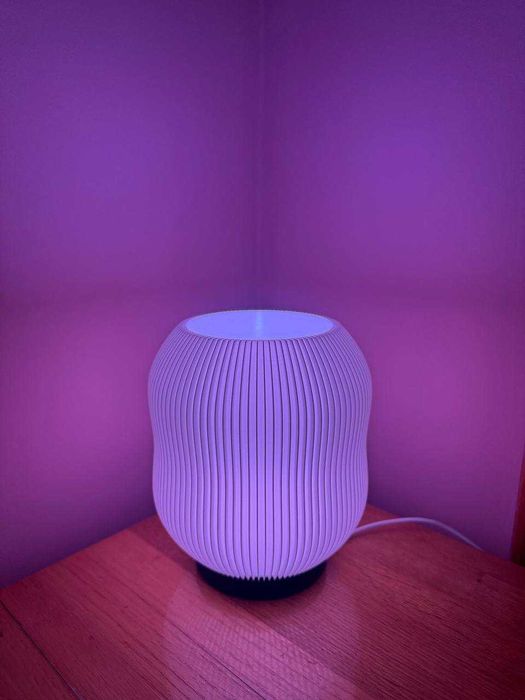 Настільна лампа з RGB підсвіткою