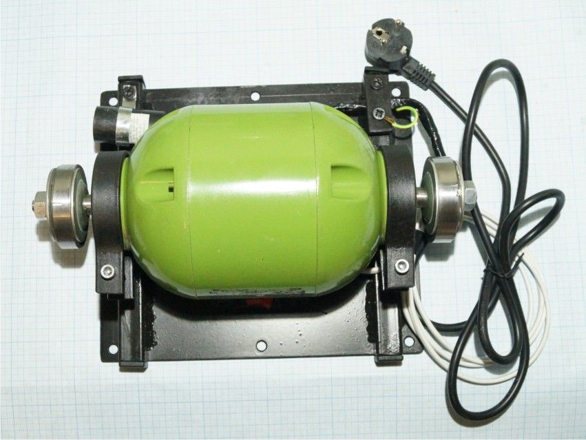 Вибромотор для станков и вибростолов 220В, 1кВт, с кронштейном