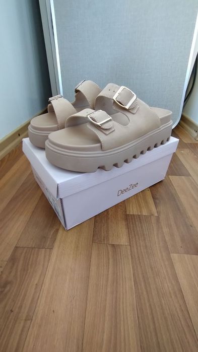 Продам шлёпанцы новые