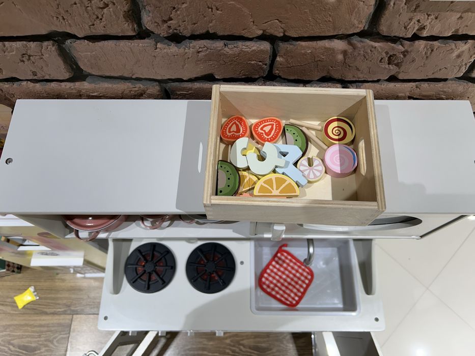 Kuchnia dziecieca wraz z akcesoriami