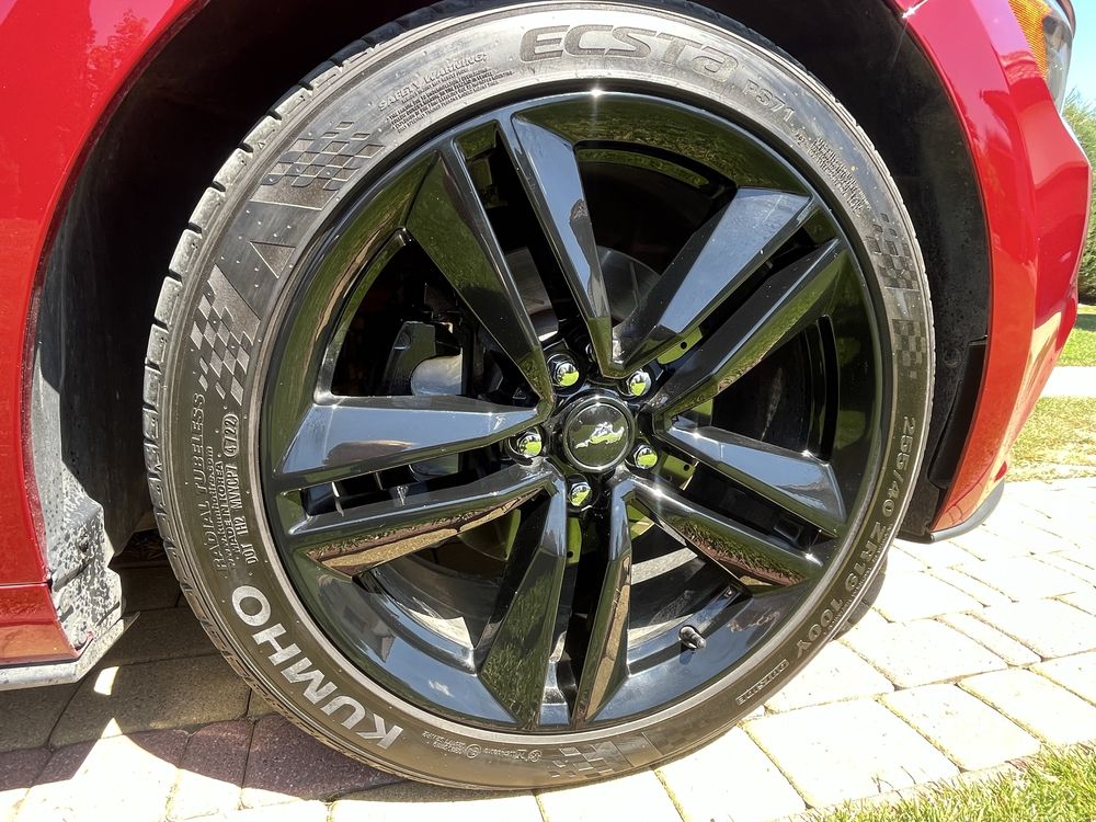 Mustang 6 silnik 3,7 V6 Ruby red