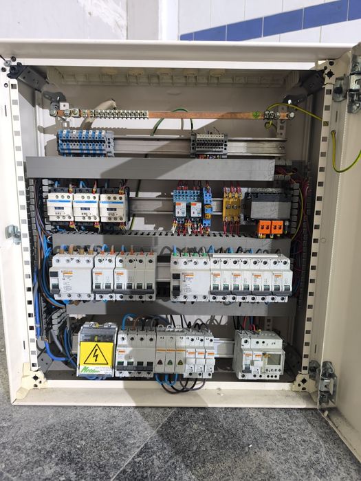 Quadro elétrico + extras