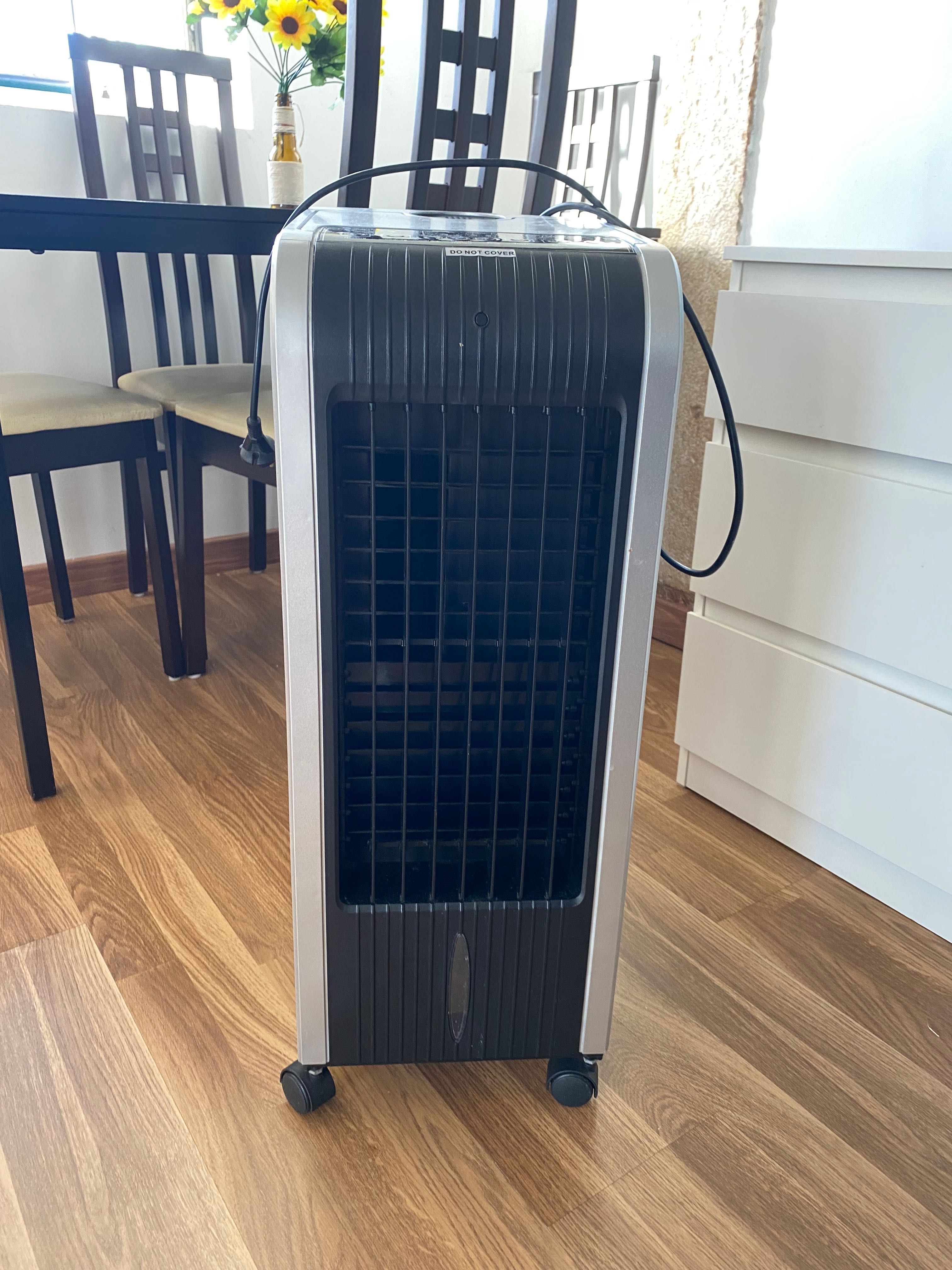 Refrigerador e aquecedor de ambiente