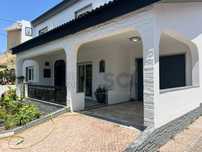 Moradia T4 remodelada com garagem em Belverde