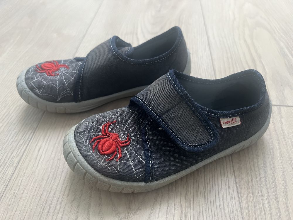 Kapcie Superfit 28 pająk