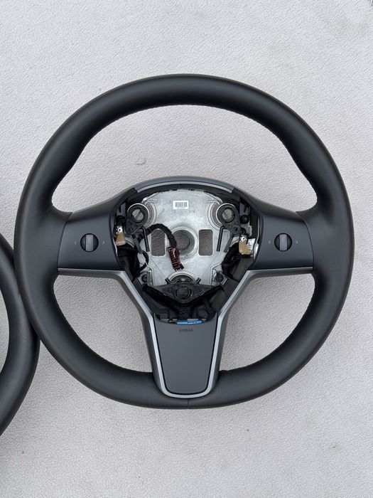Рулі з підігрівом Tesla Model 3, Y в ідеалі 1490214-00-B