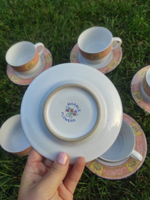 Zestaw pięciu filiżanek do herbaty do kawy z spodkami z talerzykami