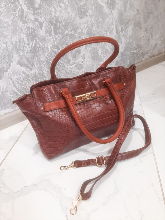 ПРОДАМ сумки, клатчі в чудовому стані