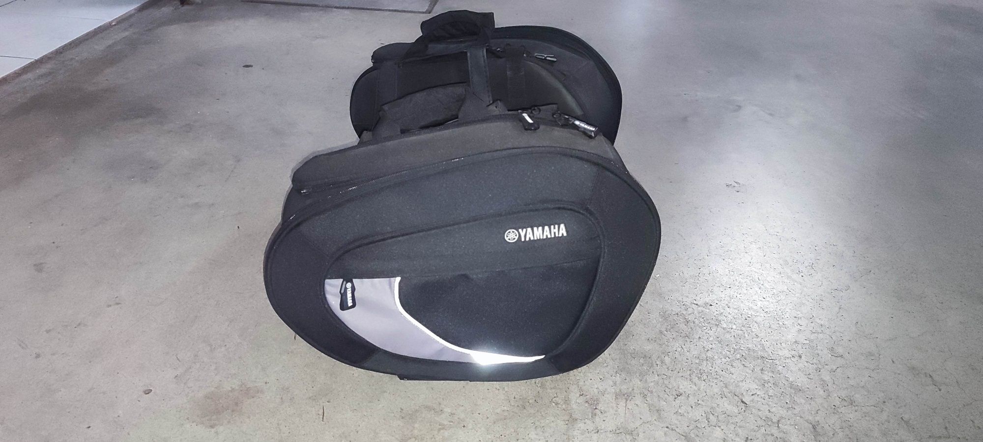 Sacos laterais Yamaha MT 07 com suportes