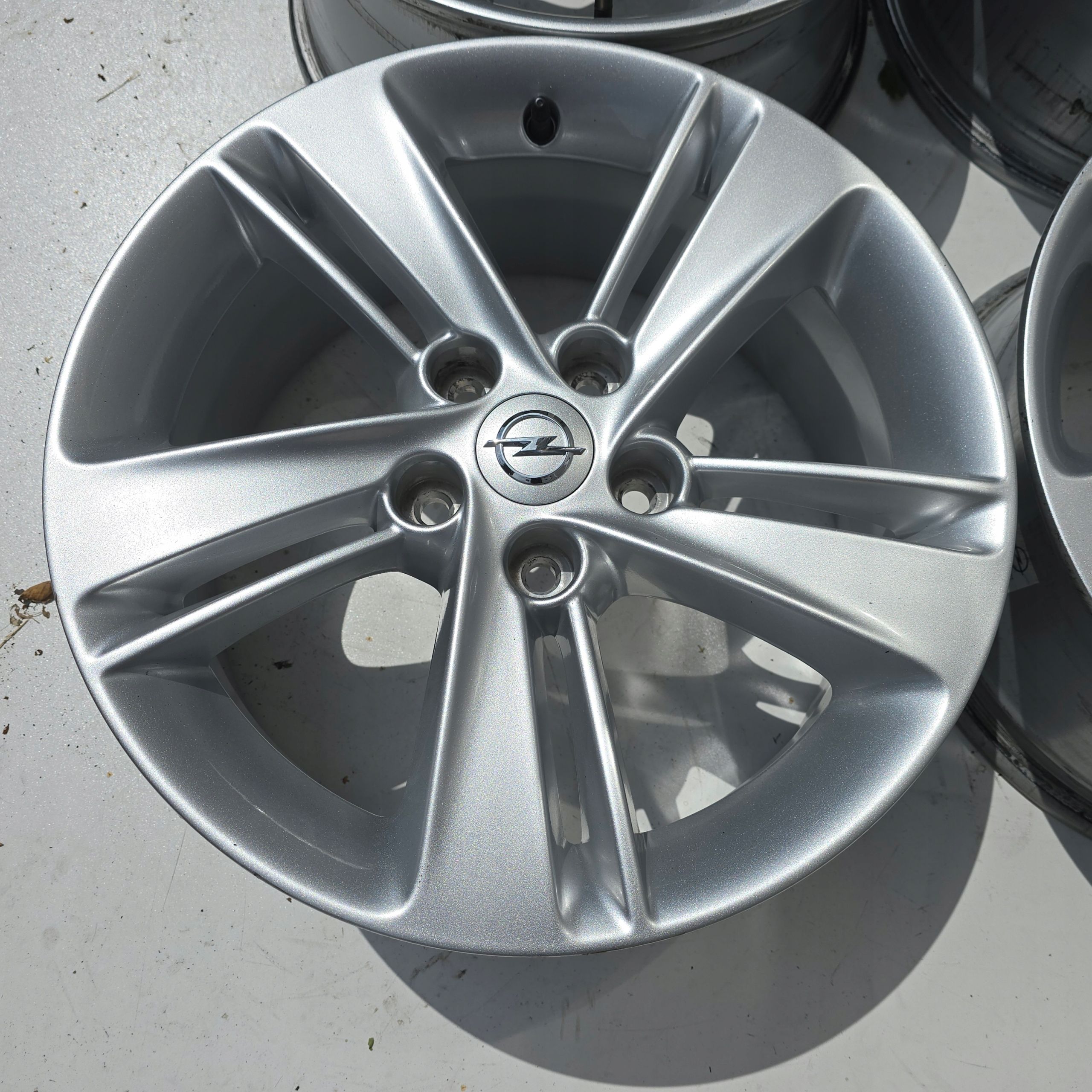 Opel Astra J Zafira C Insignia B 17'' ET45 IS45 5x115 7.5 4X