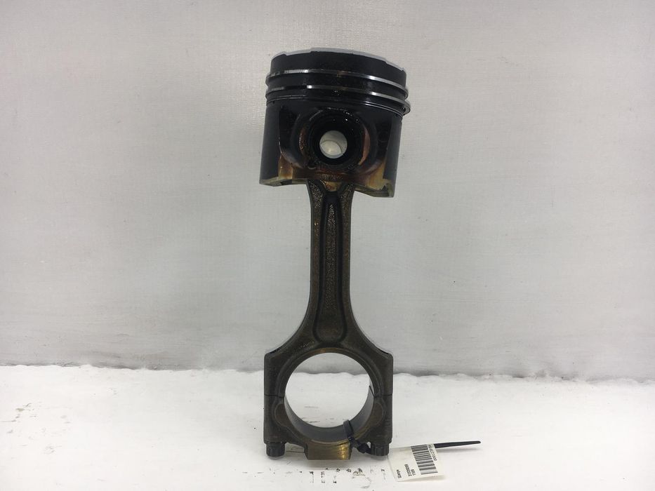 Шатун VOLVO XC60 2008-2013 (з поршнем, для двигуна D5244T) 31339269