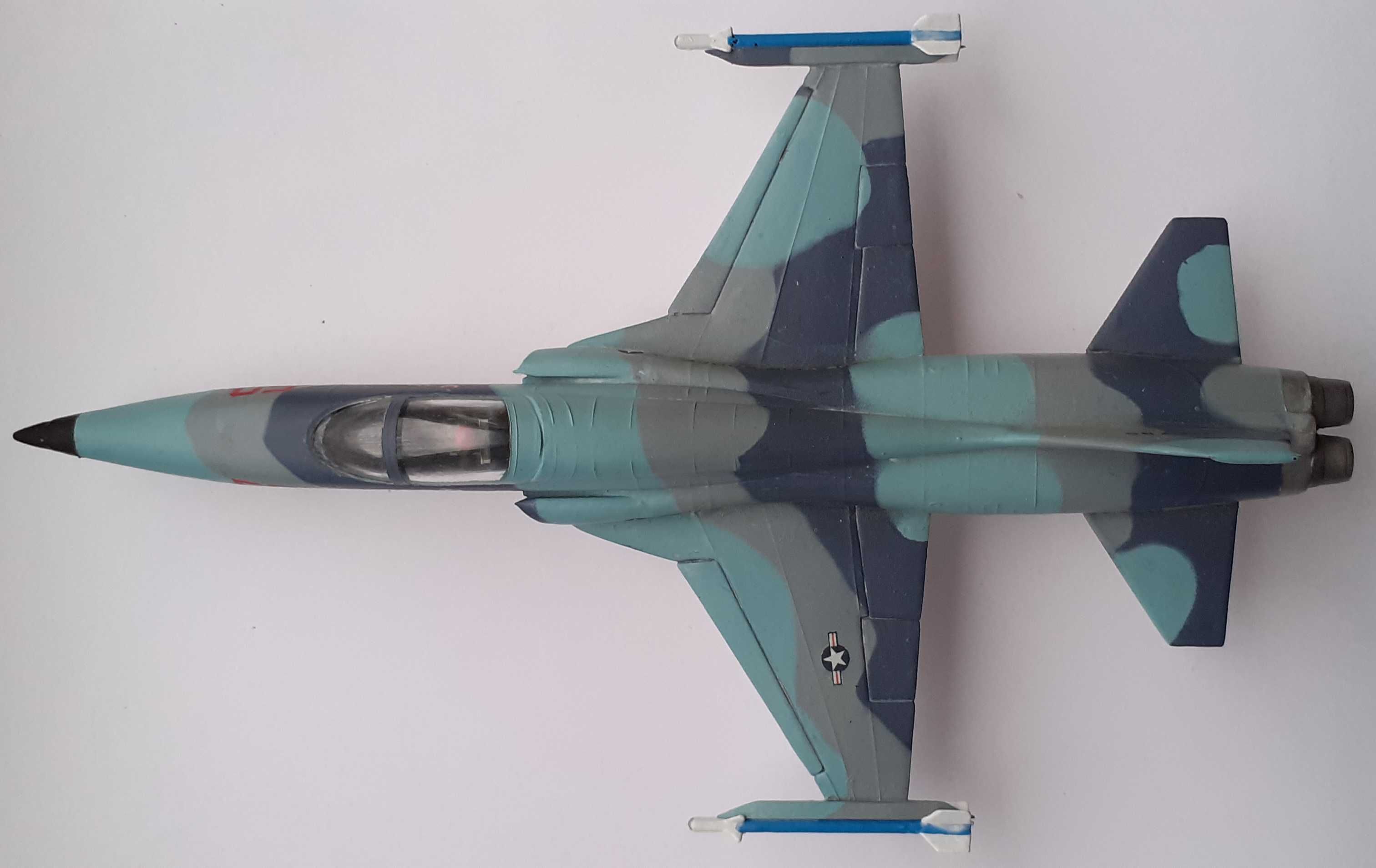 F-5А Собранная модель самолёта [1:72]