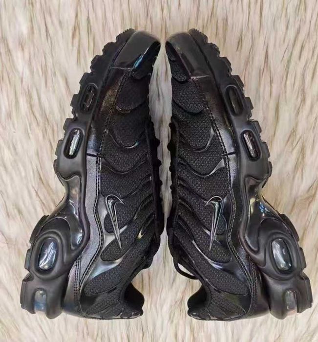 "Buty damskie Trampki"Nike_Air_Max_TN_Plus_czarny R.43