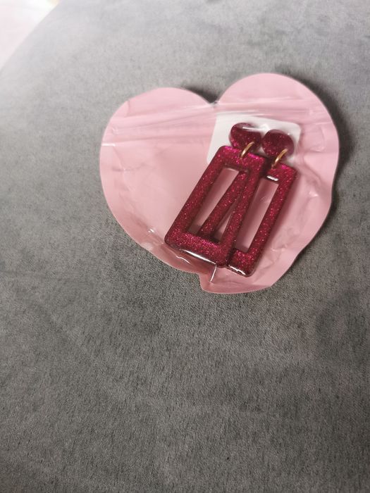 Brincos fios porta chaves