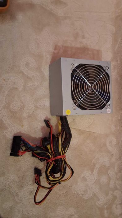 Zasilacz ATX

MODECOM FEEL 600 600W - w super stanie