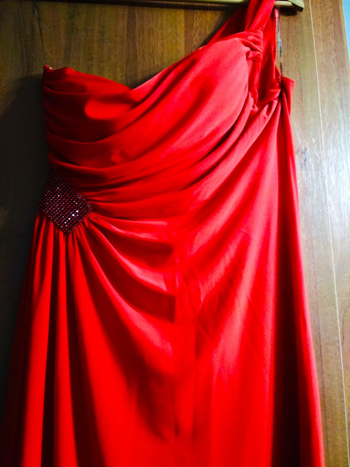 Красное вечернее платье на свадьбу  для дружки 46 р