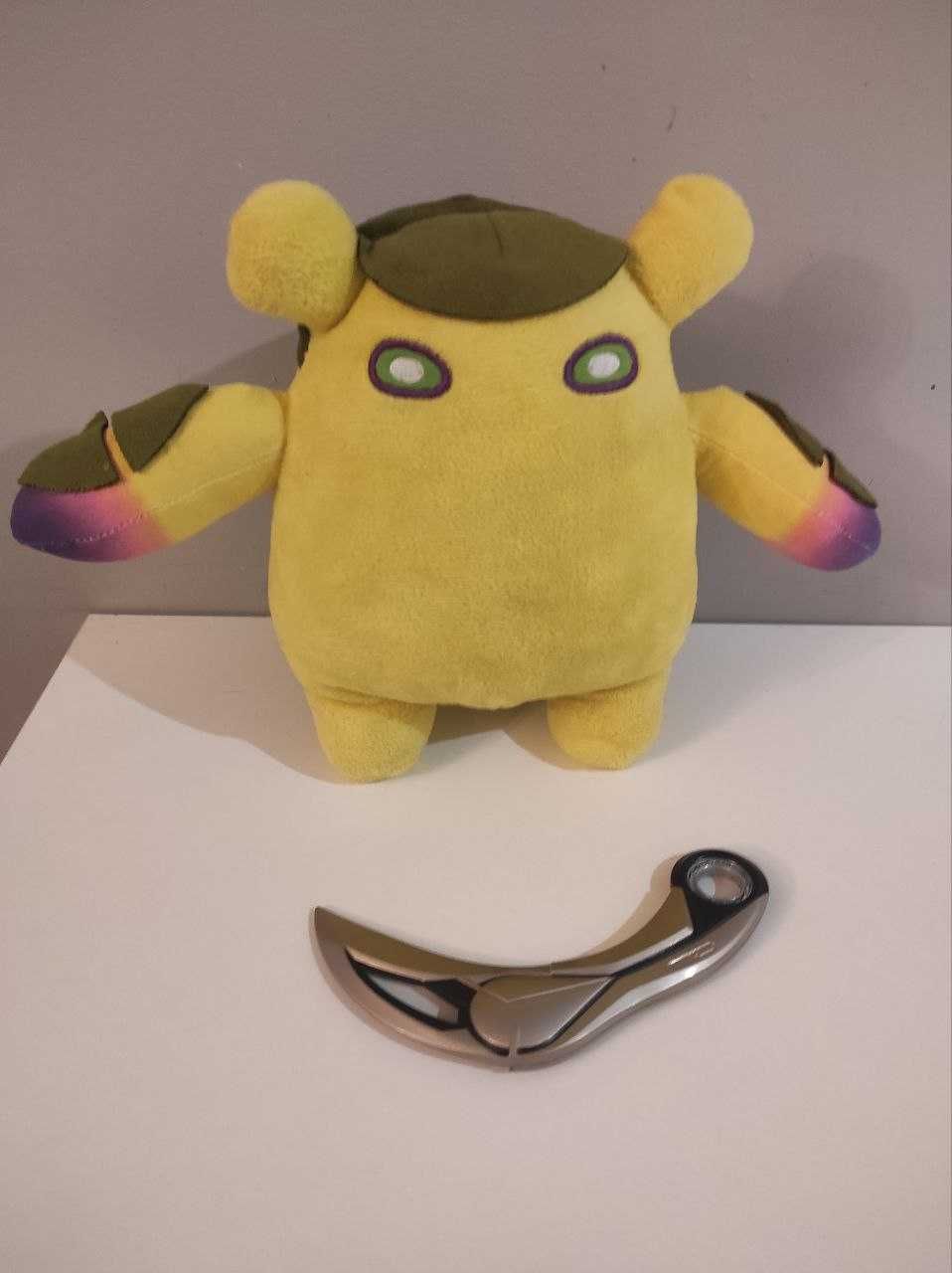 Valorant – Wingman pluszowy + nóż karambit "Ion"
