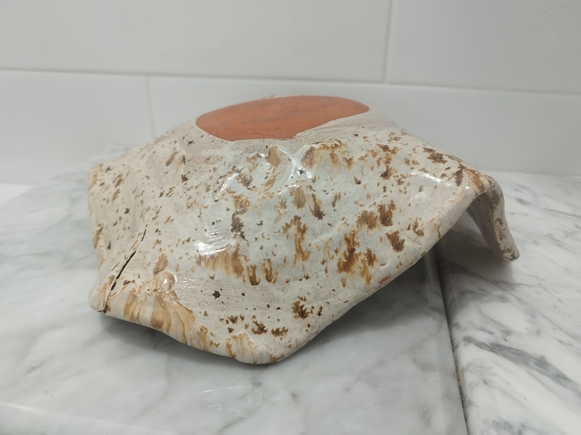 Centro de mesa em barro pintado - modernista