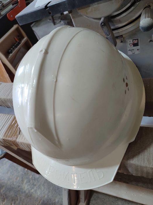 Каска будівельна.