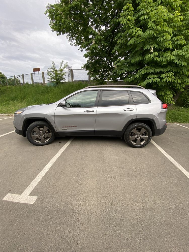 Jeep cherokee 4x4 2.4 ювілейна модель