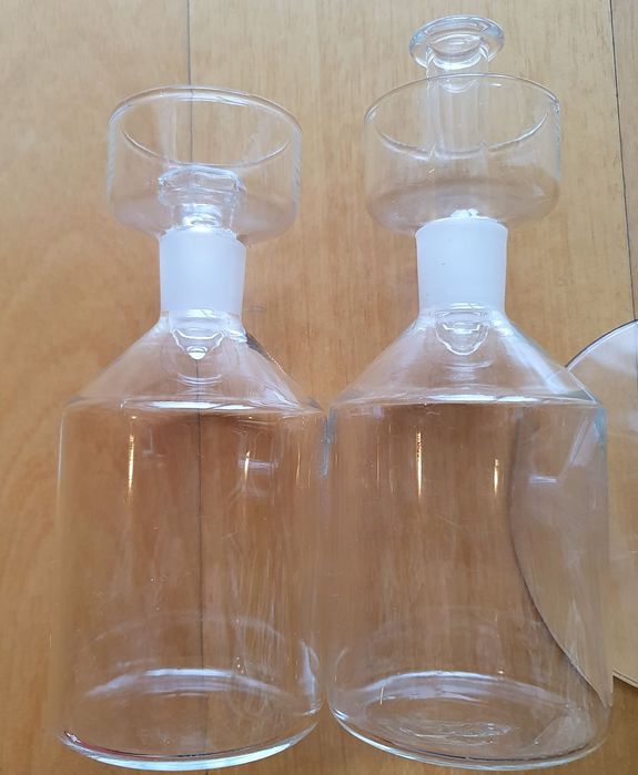 Frascos de vidro de laboratório, antigos
