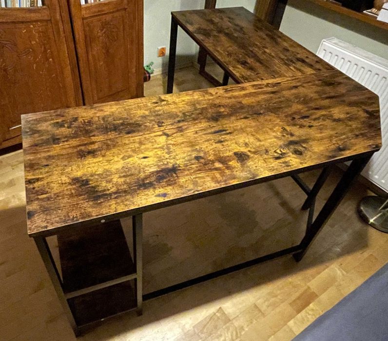 Biurko drewniane z metalowymi nogami